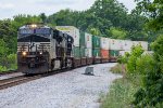 NS 8124 rounds the bend at Wauhatchie Pike